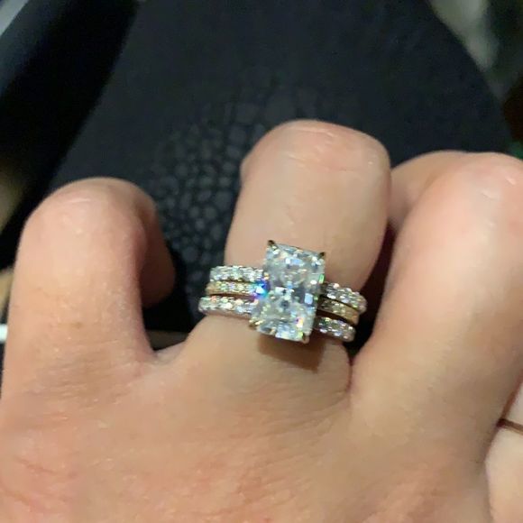 The Radiant Hidden Halo Pavé 3 pcs wedding set band and engagement ring - Picture 6 of 7